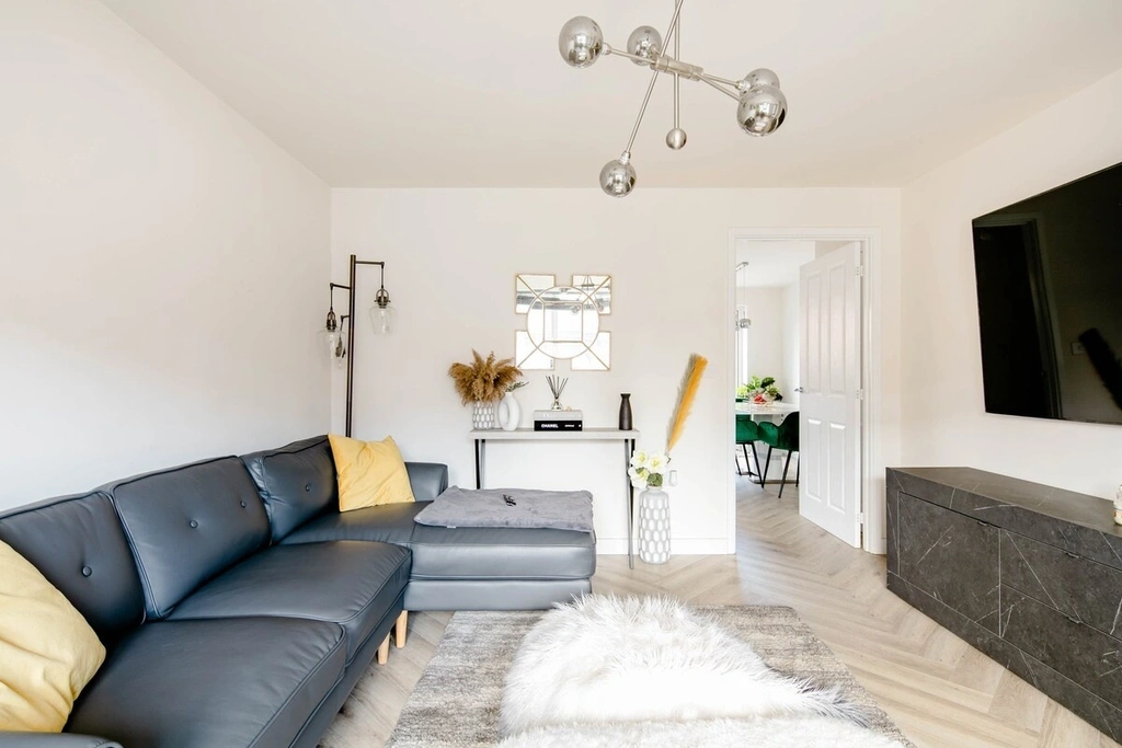 Stunning Private room + Bathroom & Parking!